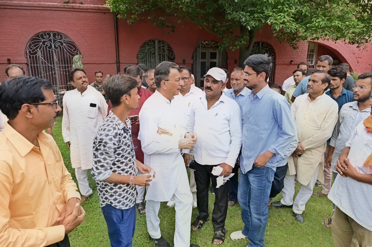 JitinPrasada's tweet photo. 🗓️ 28 अगस्त, 2026

पूरनपुर विधायक श्री @BaburamPaswan जी सहित लोकसभा #पीलीभीत सहित प्रदेश के विभिन्न जनपदों से आए पार्टी कार्यकर्ताओं एवं सम्मानित जनों से भेंट एवं संवाद!

प्रधानमंत्री श्री @narendramodi जी के नेतृत्व में चल रही जनकल्याणकारी योजनाओं का लाभ हर पात्र नागरिक को दिलाना हमारी प्रतिबद्धता है।
@BJP4India @BJP4UP