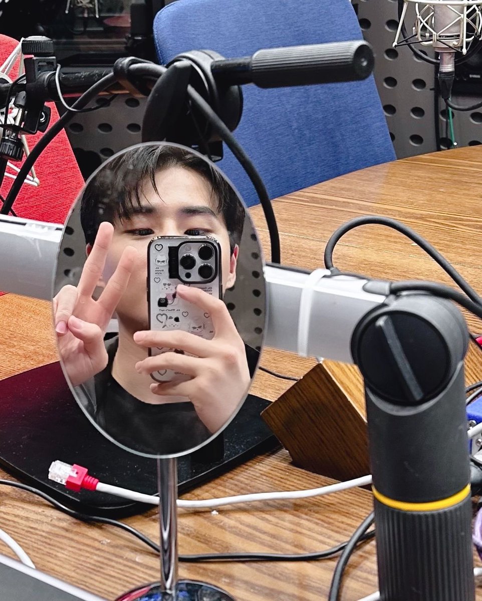 nab_jak_ii's tweet photo. 나 가끔 데키라 거울 셀카 꺼내본다... 영디 보고싶어🥺 https://t.co/D8EB1dlRTh