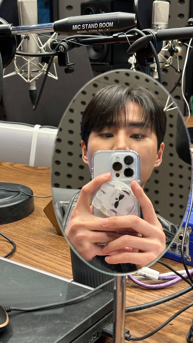 nab_jak_ii's tweet photo. 나 가끔 데키라 거울 셀카 꺼내본다... 영디 보고싶어🥺 https://t.co/D8EB1dlRTh