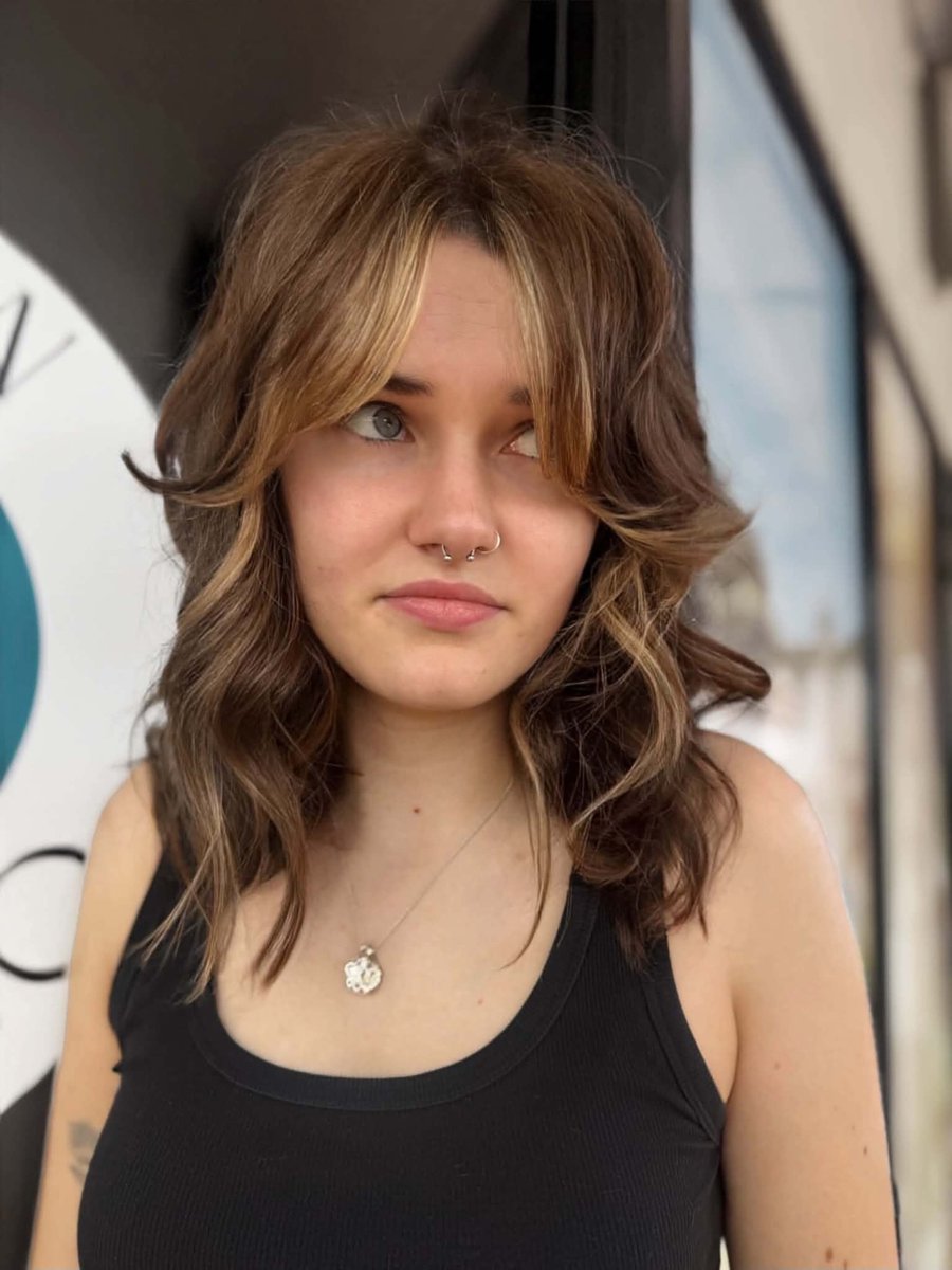 BarbieCont2t's tweet photo. Less length, more edge, all confidence. A lived-in shag with curtain fringe vibes and major texture. Not basic, just better. Haircut and styling by Cass. https://t.co/F3JURhaBIl