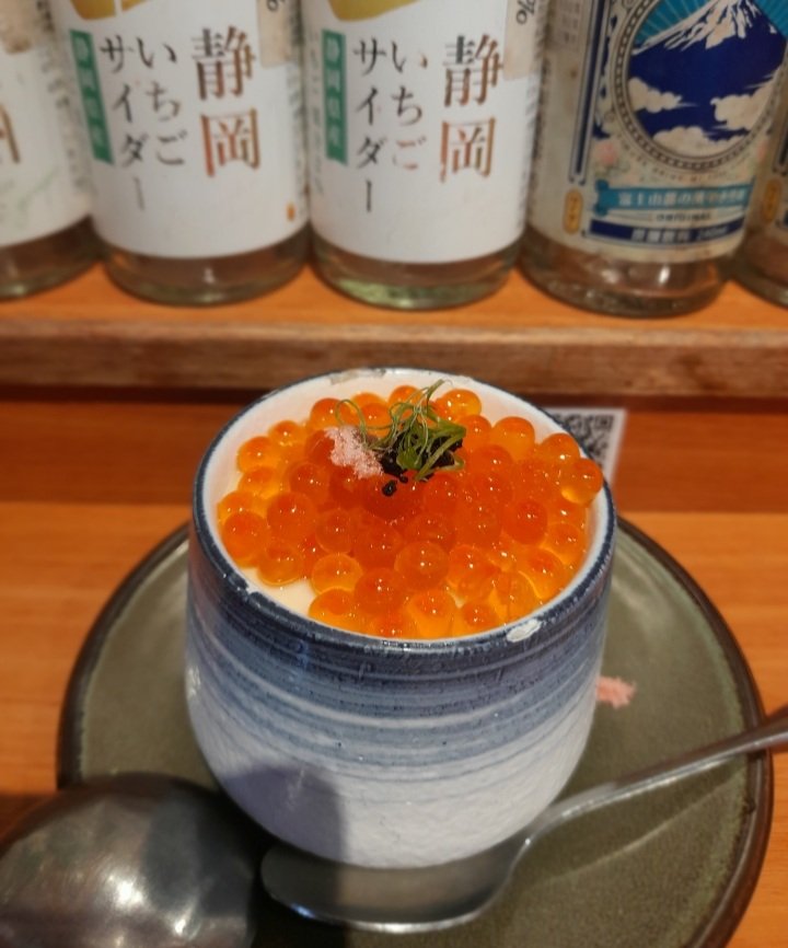 lin15079's tweet photo. 遲到的午餐，好喜歡鮭魚卵在嘴裡爆開的感覺❤

我決定以後不跟男生吃飯了，分享一些遇到的奇人異事，也沒要引戰也沒有公審也沒罵對方什麼，結果我要被檢討一堆😊

感謝各位的指教。 https://t.co/fmd6W2rQCL