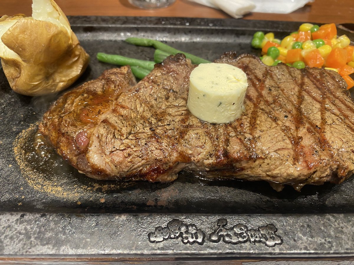 miudeeeesu's tweet photo. 稽古とレッスン前に打ち合わせと肉を食べる会🥩
最近は通り過ぎる人の服装を見て衣装の参考にできないかを考える https://t.co/e7Rrg9eVNd