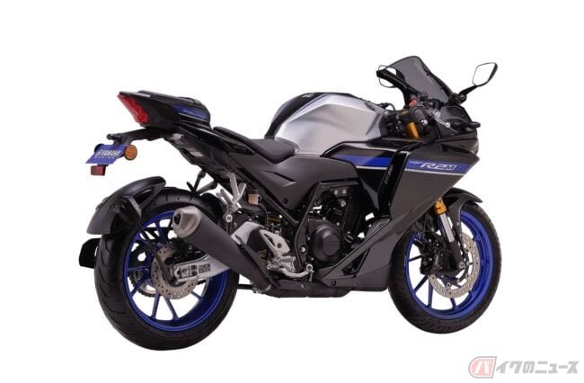 PutiMotor's tweet photo. ヤマハが204ccの新世代スポーツ「YZF-R2」をインドで発表。

エンジンは新開発の水冷4ストロークDOHC4バルブ、スチールパイプダイヤモンドフレーム、3つのライディングモードを搭載。

モデルバリエーションはSTD、Quick Shifter（QS）、R2 Mの3グレード構成

【車重/シート高/タンク/出力/価格】
149kg/810mm/12L/26.5ps/23万500ルピー（約38万円）〜

https://t.co/tcmbkAxzJc