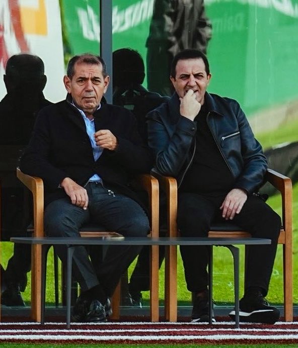 atavratpitbull's tweet photo. Merhum Mustafa Cengiz başkanın ve Erden Timur'un ekmeğini yiyen ikili https://t.co/fNwxMSSlAx