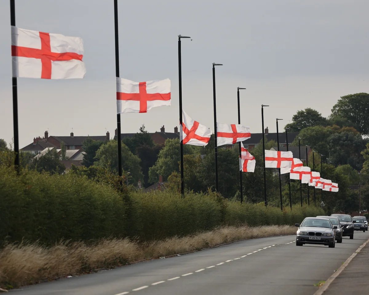 BasilTheGreat's tweet photo. 🚨NEWS: Birmingham city council have applied for a high court injunction against patriots putting up the UK and English flags with a legal penalty which could be as high as TWO YEARS in prison

We all know why Birmingham Council is doing this
🇬🇧🏴󠁧󠁢󠁥󠁮󠁧󠁿 https://t.co/AVCk8jB7gg