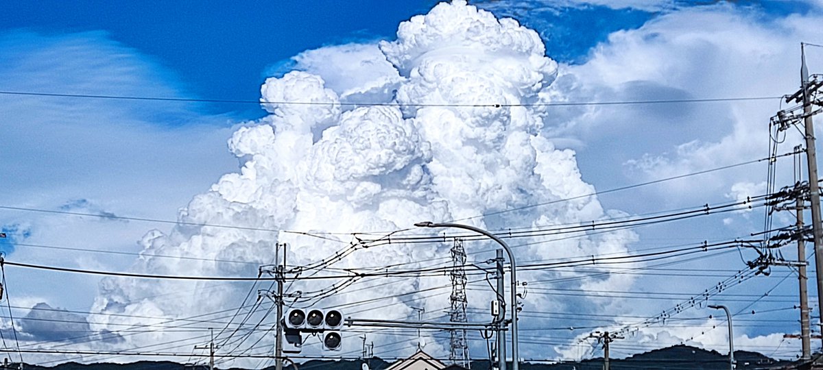 papa_kumo's tweet photo. デカいねぇ〜♪
#雲友の会
#イマソラ
#鉄塔ファン https://t.co/6F69cLUbxj