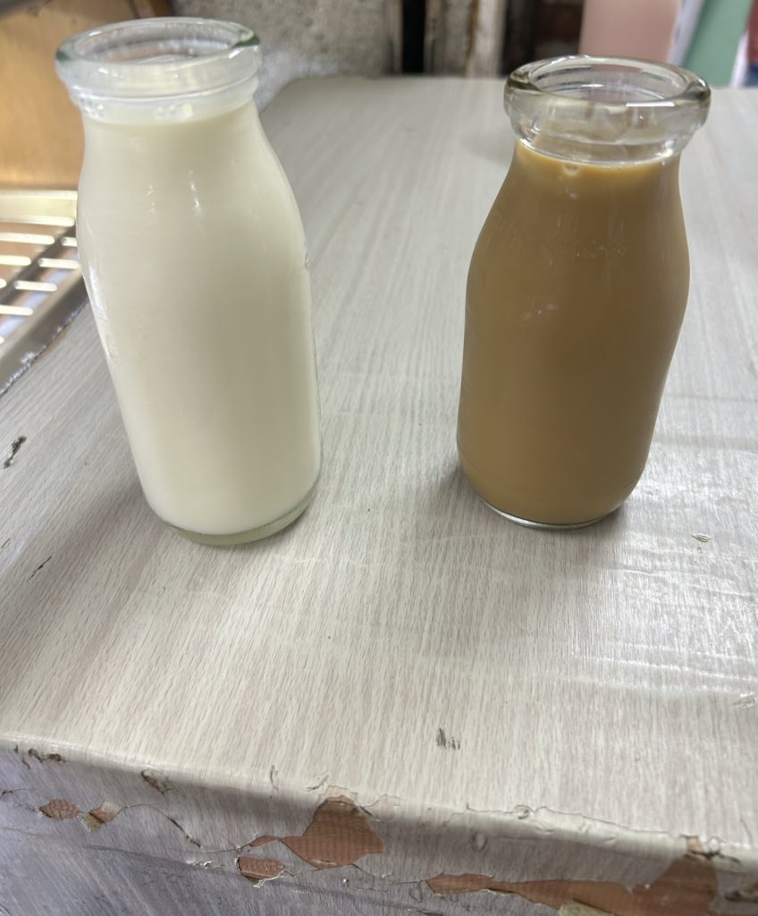 N4Tp2f's tweet photo. 7/5

アキバの売店で、牛乳買った🥛 https://t.co/b9pvAJfObR