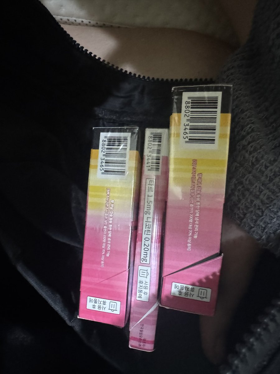 luv662222's tweet photo. 말보루비스타썸머 새거1 2개비핀거1 말보루비스타포레스트 1개비핀거1
운미포 각각 0.5, 0.4, 0.4 한번에하면 1.2 내 취향 아니라서 팜
#말보루 #담배 #연초 #댈구 #담댈 https://t.co/XPMTuJvH1I