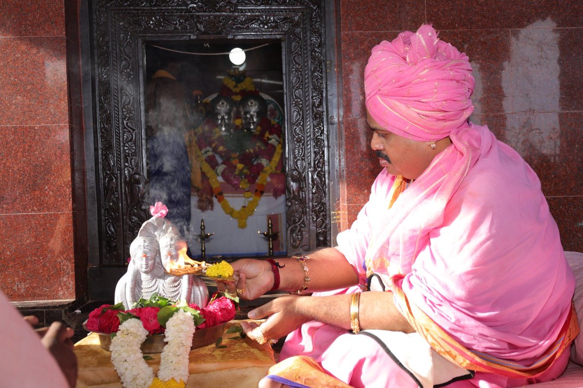 mugalkhodjidaga's tweet photo. ಶ್ರಾವಣ ಮಾಸ ಹುಣ್ಣಿಮೆ ದಿವ್ಯ ದರ್ಶನ.

#JidagaMath #ShravanaMaasa #mugalkhodjidagamath https://t.co/65mKUV20ik