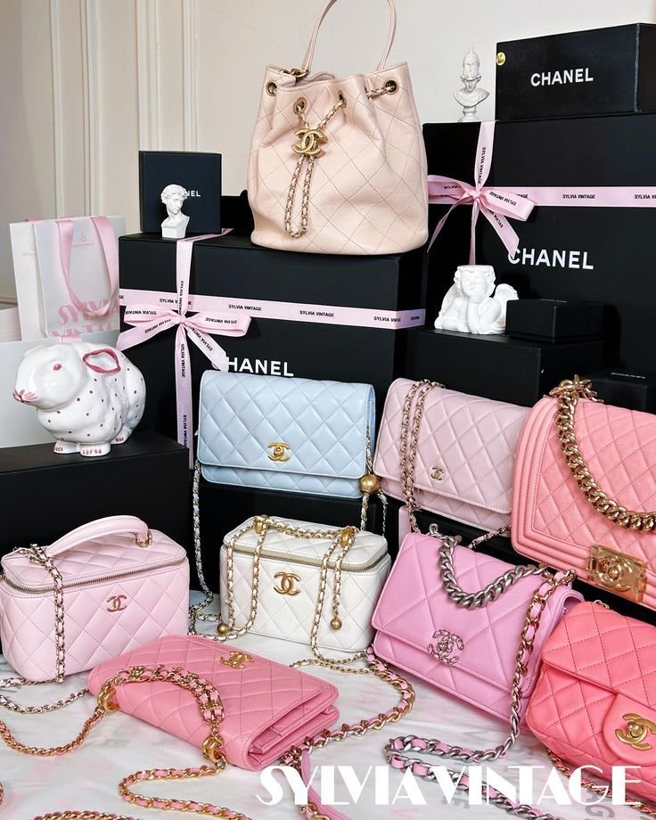 Ifanyima's tweet photo. CHANEL 🌸🌸 https://t.co/52nbFwcU7d
