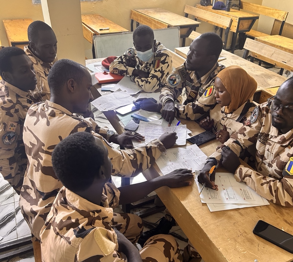 USSOCAF's tweet photo. 🇹🇩🇺🇸U.S. Civil Affairs soldiers and elite Chadian security personnel share best practices on civil reconnaissance at a #JCET in N’Djamena to enhance operational coordination in #Chad and reinforce a shared dedication to regional security.

@USAfricaCommand 
@USEmbNDjamena 
#USChadPartnership