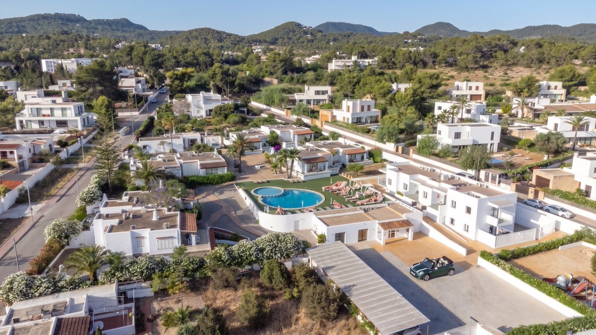 RBogamari's tweet photo. August is slowly saying goodbye, but we’re still savoring every bit of summer. ☀️ 💙 🏡 
Your own secluded space to unwind and relax

Bookings:
https://t.co/8Zgu1vEueE 

#hotel #holidayvillas #familyhotel #Ibiza #summer2026  " https://t.co/POXAyg5hJu