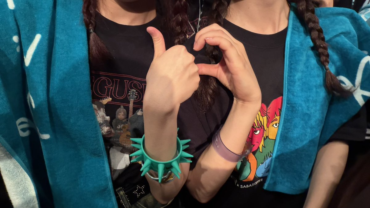 lv_rn3's tweet photo. ねぐせ。6周年ほんとに楽しかったです‼️
たくさんの出会いと幸せに感謝🙌🏻🙌🏻💖
整番94のお姉さんとうちらの前で聞いてた男の子4人組見つけてくれたら仲良くして。 https://t.co/ojdYFvuFd3