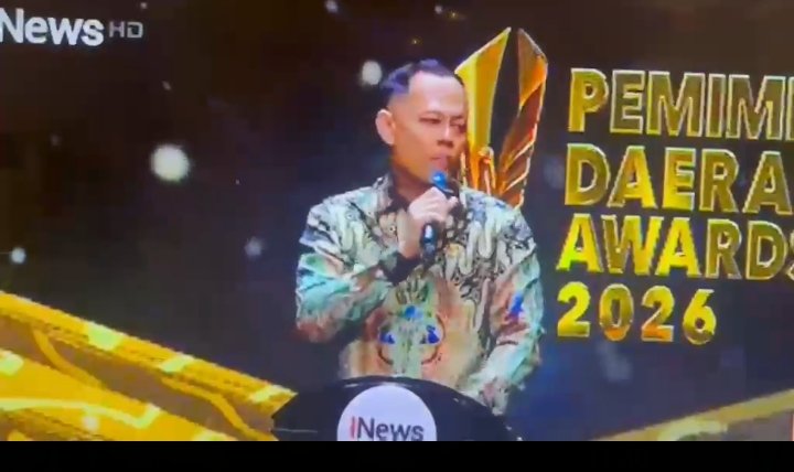PiqryP's tweet photo. BIJAK BERMEDSOS MENJAGA BANGSA
Aries Marsudiyanto Kepala Badan Pengendalian Pembangunan dan Investigasi Khusus/BAPPISUS menyampaikan kita harus lebih bijak dalam menggunakan "jempol" kita di dunia maya indonesia maju dari desa.
#KemendesaPDT
#Bijakbermedsos
#JagaBangsaBangunDesa https://t.co/HVgNOe158T