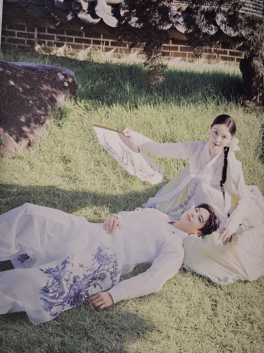 _4awol's tweet photo. 이영라온 얘들아 이거 구르미 포스터 재연하는 거잖아 미친 https://t.co/8ACFNHWlBR