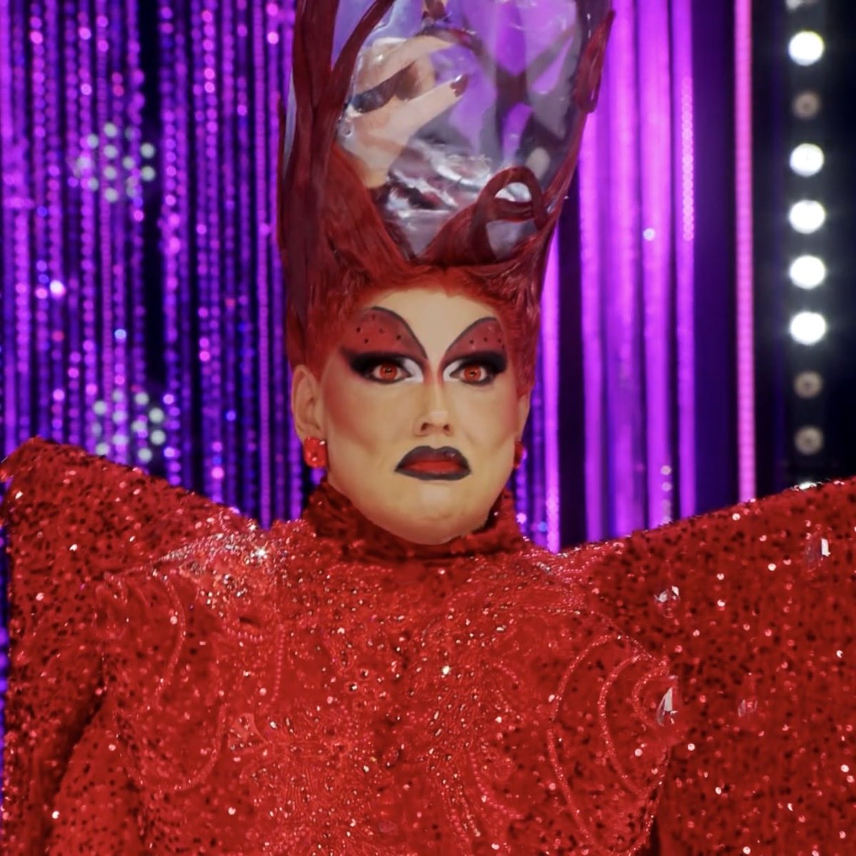 ArcaeusGoddess's tweet photo. Daaaaamn, this queen has a unique way to interpret the themes she was given. Loved the massive hands, but that baby "Alien" moment? It was everything I needed today!
@MichaelMarouliX you are a WINNER baby, toot!

#DragRaceDownUnder https://t.co/1yCR8h2xki