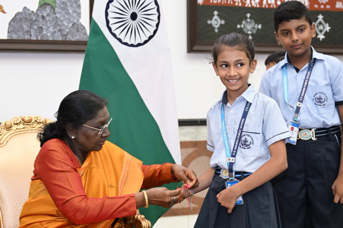 rashtrapatibhvn's tweet photo. President Droupadi Murmu celebrated Raksha Bandhan with children and students of various schools and organizations at Rashtrapati Bhavan Cultural Centre. 
The President said that the significance of Raksha Bandhan extends beyond the bonds of siblings. She said that the sacred thread of Rakhi can be tied to family members, friends and even trees, symbolising the bond of love and care. Emphasising the importance of environment conservation, she urged children to nurture plants and trees.