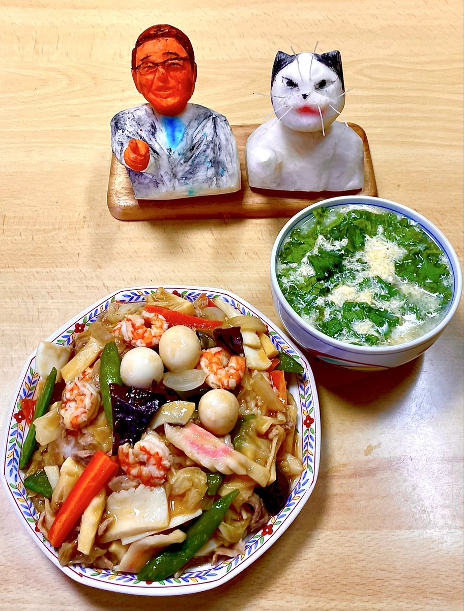 cookumetaku's tweet photo. 今日は日本テレビが開局した日という事でありますが、なぜか料理は中華でありまして😃そんな事はさておきまして、
ズームイン❗️
今日は日本初の民放テレビ局日本テレビが放送を開始した日(1953年)
中華丼とレタス玉子スープ
#中華丼 #日本テレビ https://t.co/XYgQQqlvl1
