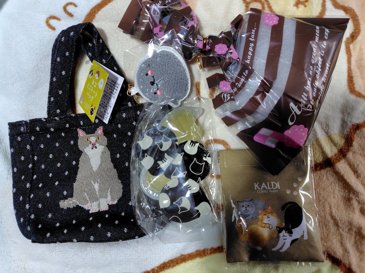 yuinos7's tweet photo. 友人からフライングの誕プレいただきました！！
ありがとうございます❤❤← https://t.co/mRhIvSTqH2