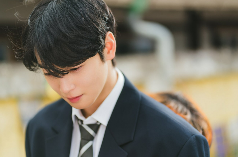 cewniverse's tweet photo. the face of a leading man. https://t.co/JwYeNpFPVT