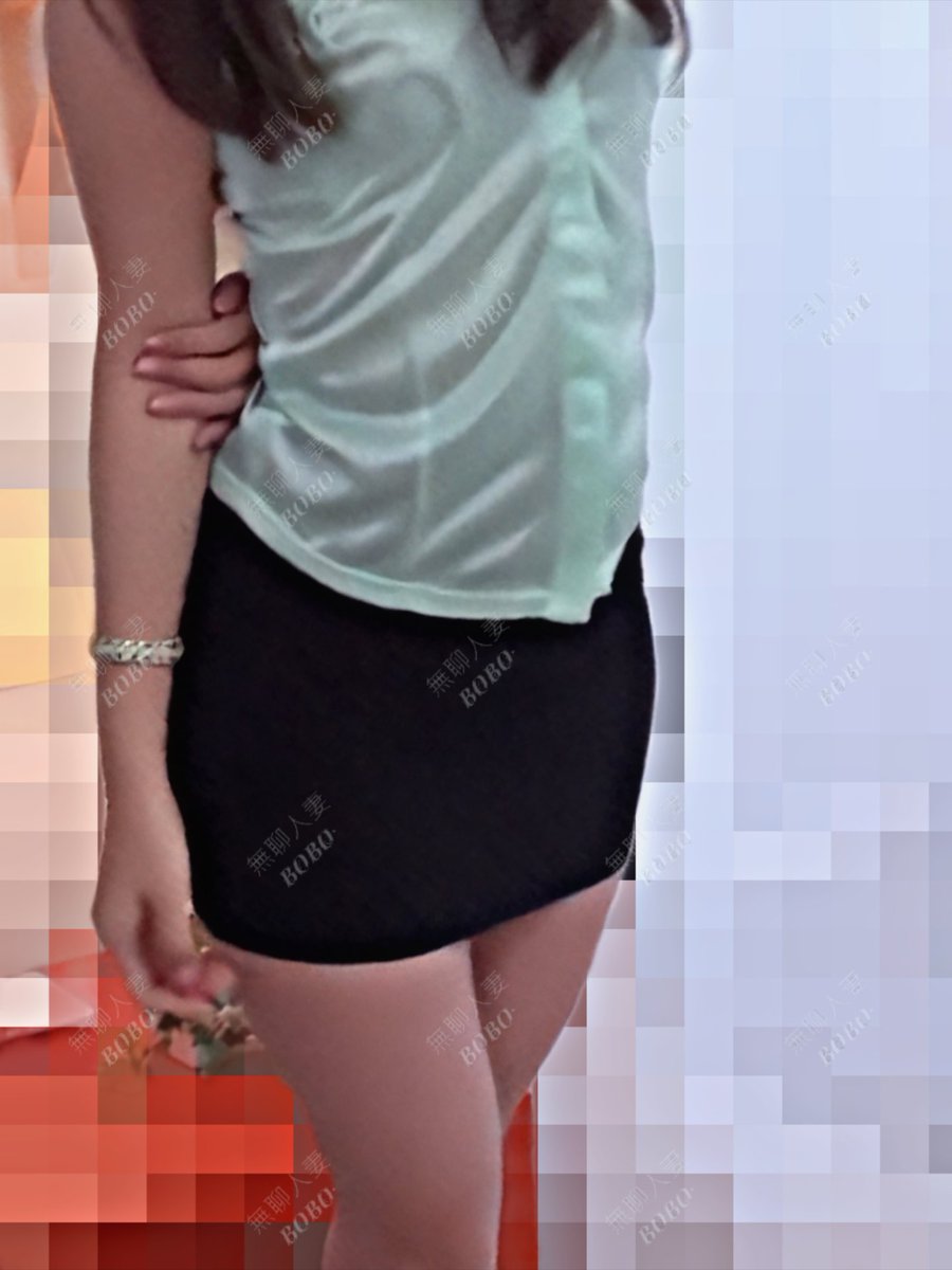 BoBo_meHK's tweet photo. 哥哥仔，今日呢套人妻 OOTD 睇到流口水未？😏

包臀裙將個 Pat Pat 貼到實一實，配埋件滑劣劣嘅綠色絲質襯衫…

今日特登影埋上下畀你睇，入面個 Bra 同底底係成 Set 嚟㗎～ 你話靚唔靚？❤️
​想睇更多就 Follow 我同 RT 啦！

​#TGIF #OOTD #香港人妻 #成套內衣 #Twitter限定 https://t.co/qCGogVOqFZ