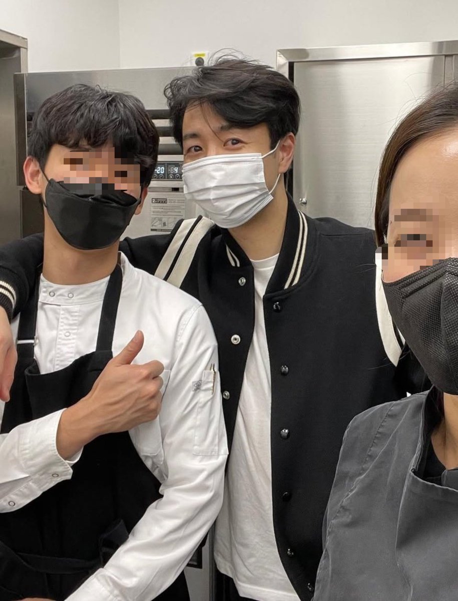 DDw___18's tweet photo. 마스크했을때 쫑언 착순이눈 잘보여서 좋음 그리고 은근 마스크 낀 사진이 개많아 https://t.co/WIvtva0kfJ