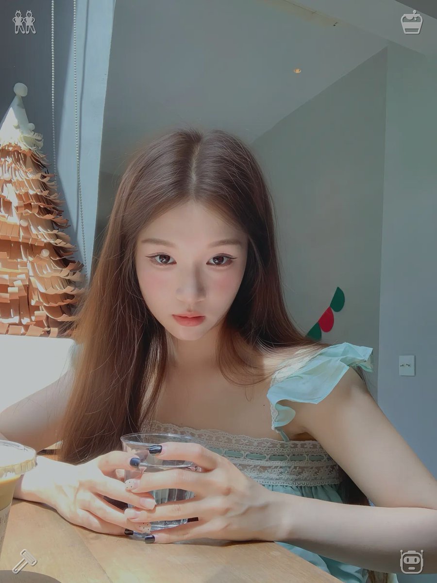 iatapi11's tweet photo. ⏰Organize books Pages murmur tales I take a seat at the kitchen table, sipping a glass of orange juice. I observe my roommate preparing a meal, and we talk over our schedules for the day. I mention the gathering this evening, and they respond that they may join as well, provide https://t.co/frudtntrgY