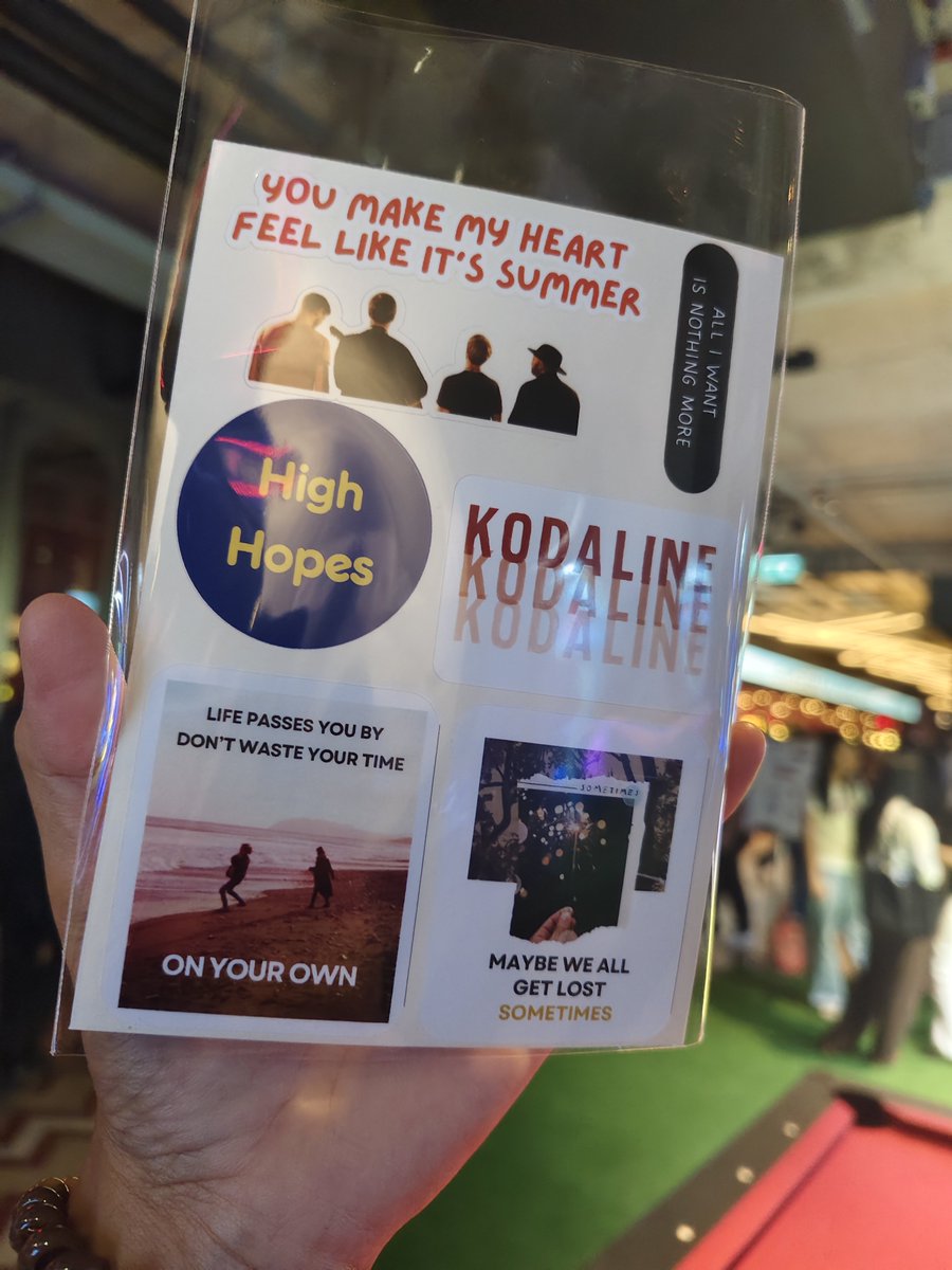 wanvisit's tweet photo. มี giveaway มาแจกนิดหน่อยนะคะ
#Kodalineinbkk 
#Kodaline 
#KodalineFarewellTour 
#KodalineFarewellTourBKK https://t.co/RW9mTsUZti