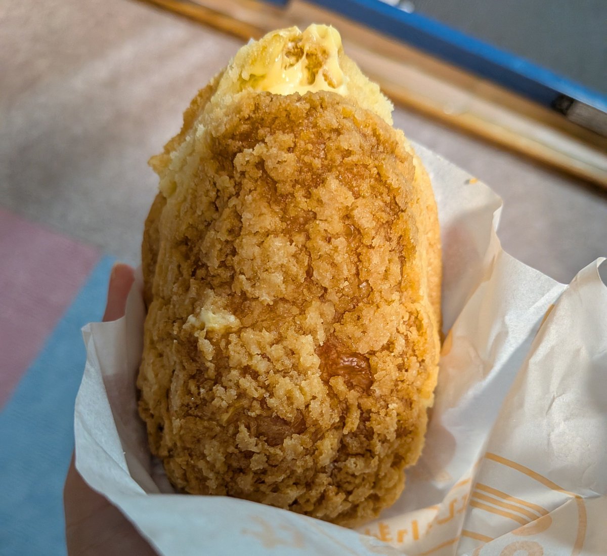 6gmc9's tweet photo. 帰りにビアードパパの恐竜の卵買ってきたんだけどめちゃんこデリシャス https://t.co/VNYBu53HnT