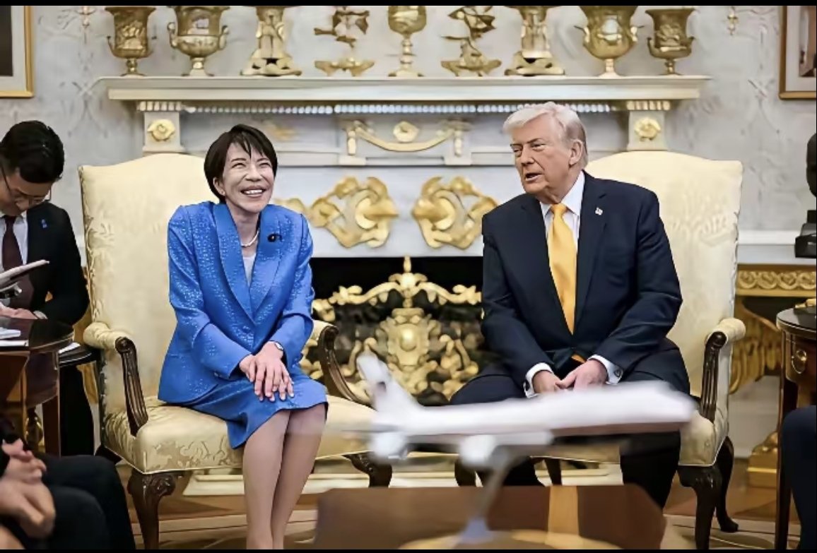 Bushiweikeghost's tweet photo. @omi_cloune @EricY_SH 🥰🥰🐍🐍你们的首相长这样 https://t.co/1Lp95BtA3u
