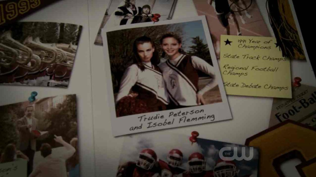 BrookeDS_'s tweet photo. As it approaches September I am, as always, embarking on my Vampire Diaries rewatch. Why is Isabel serving cunt in all her flashback pictures? https://t.co/ZydRazwES9