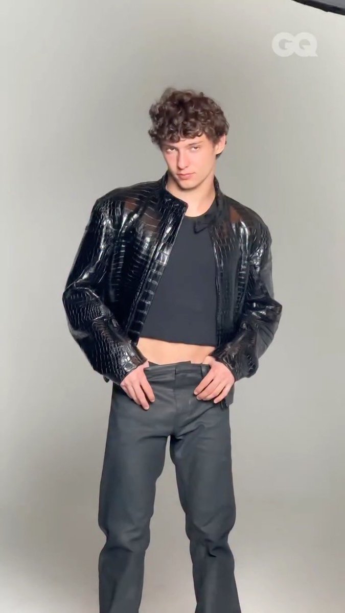 kikotonelli's tweet photo. FUCK CROP TOP??? 😭😭😭 https://t.co/2J4Oq5oCCj