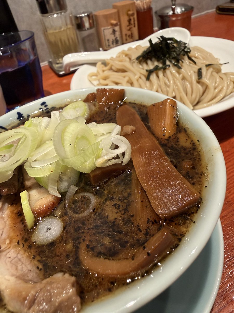 aaiuiicorp's tweet photo. 中華そば 喜長
チャーシュー竹の子つけそばチャーシューご飯

新橋は近い！ https://t.co/MtBn0vFBKH