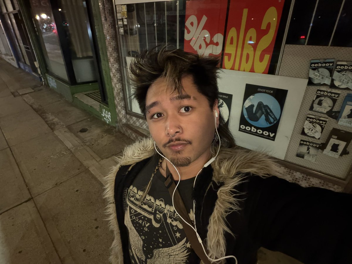 Seaniecorn's tweet photo. just got told I look like an anime character by the bottle shop lady #winning https://t.co/lc9U74nbwc