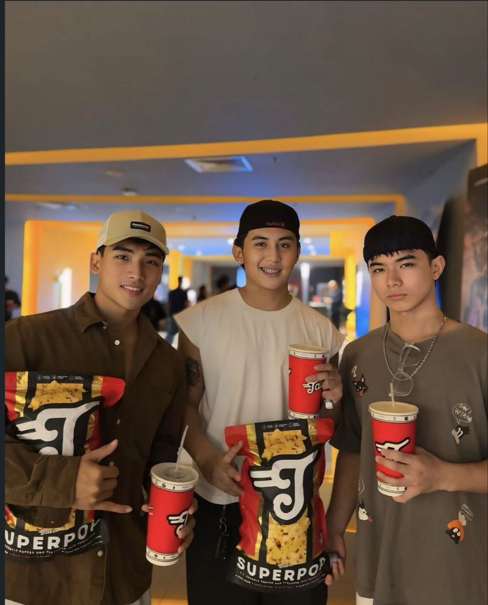 Pretzeldiva01's tweet photo. Ang trending Foursome nina Max Damian, John Iverson at Jaden You. Super Sarap. Swerte ni ate girl

Full video here: https://t.co/i5nBAlHa0v https://t.co/aiZsGb1psX