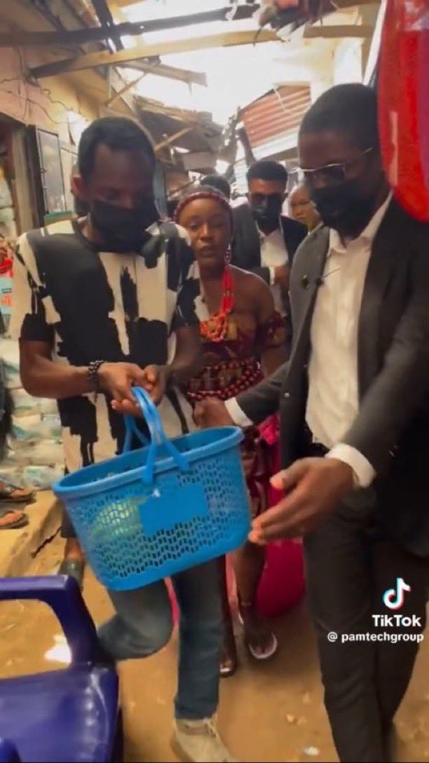 chameleon_fr's tweet photo. Nothing wey Daniel Regha never do for money https://t.co/LuYEQOONb5