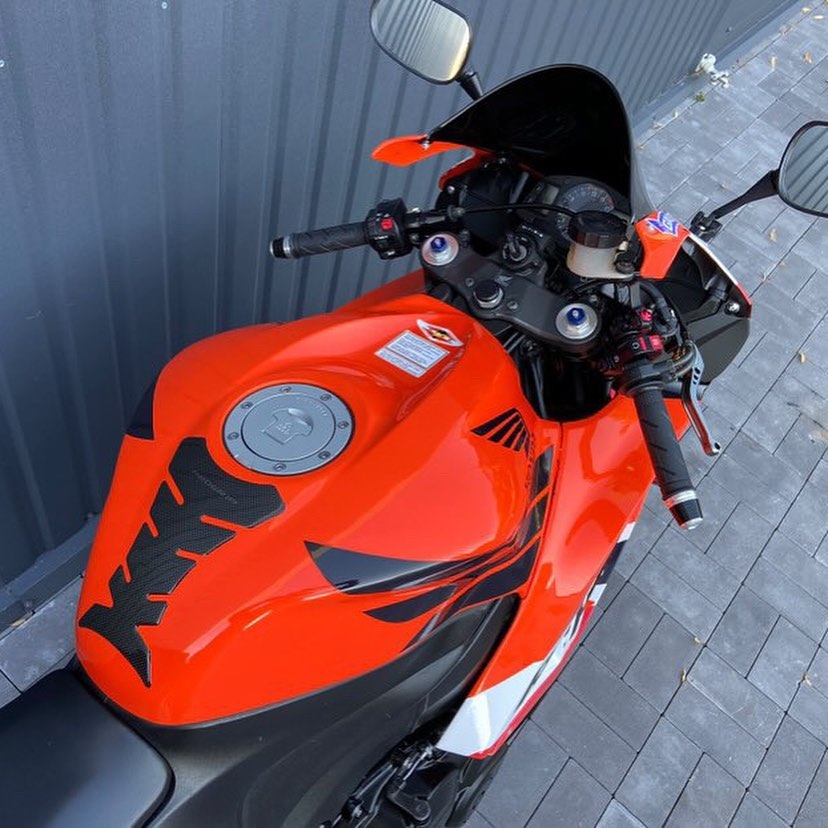 DeniseItkid49's tweet photo. We made a complete set of REPSOL stickers for the original. https://t.co/CXKkJoN2qJ
