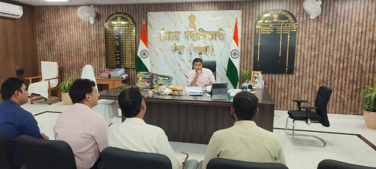 kaimurdm's tweet photo. जिला पदाधिकारी, कैमूर ने नगर परिषद, भभुआ के विकास कार्यों की समीक्षा की। जल-जमाव से मुक्ति हेतु BUIDCO के कार्यों, नल-जल, HFA, सुगम ट्रैफिक, पार्किंग व्यवस्था और शहर के सौंदर्यीकरण व नए पार्कों के निर्माण को समयसीमा में पूरा करने का निर्देश। 
@IPRDBihar https://t.co/ETexeZs2AN