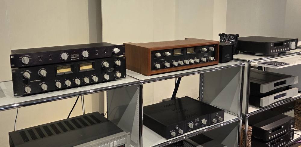 InfoDripper's tweet photo. お客さまの初期ML1のオーバーホール整備終了♪
1973年頃の製品だと思います・・・モジュール修理やVR分解整備など。タンタルCが焼けていました

RCA端子がめちゃキレイに甦りました^^ https://t.co/g7xxUAXexw