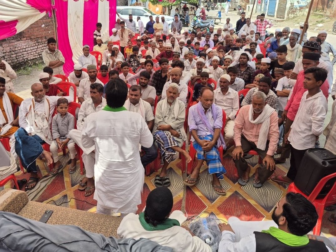 imshaukatali's tweet photo. बहराइच: मटेरा विधानसभा-284 में आयोजित नुक्कड़ सभा को संबोधित किया तथा क्षेत्र की जनसमस्याओं पर विस्तार से चर्चा की।

इंशाअल्लाह, मटेरा विधानसभा को अब नज़रअंदाज़ नहीं होने दिया जाएगा। जनता के हक़ और विकास की लड़ाई पूरी मजबूती के साथ जारी रहेगी।
पतंग 🪁 का निशान सुरक्षा और सम्मान 
#AIMIM #AsaduddinOwaisi #ShaukatAli #MateraWithShaukatAli #ShaukatAliForMatera