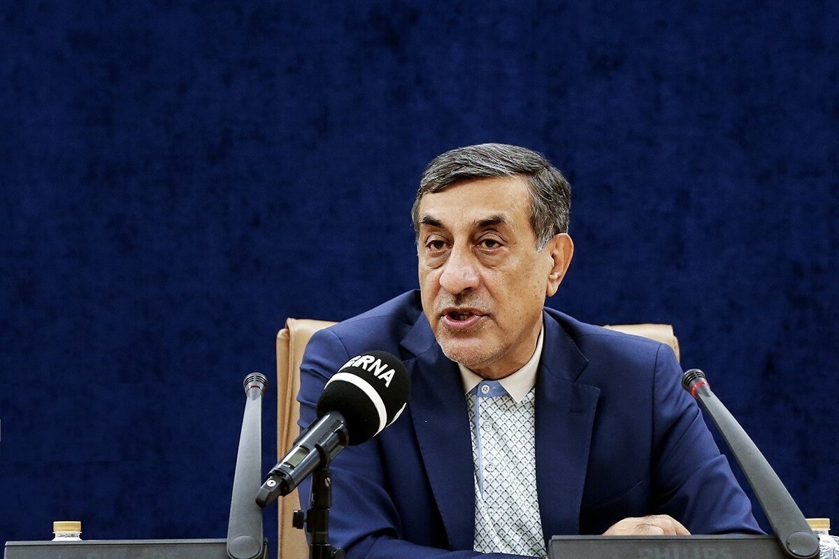moghavem121's tweet photo. سخنان رهبر شهید:
مسئله‌ی هسته‌ای، فقط مسئله‌ی امروزِ کشور ما نیست؛ مسئله‌ی فرداهای کشور و آینده‌ی کشور است؛ مسئله‌ی سرنوشت کشور است
این حق مسلّم خیلی از کشورها و ملّت هاست ۱۳۸۵/۱۱/۲۸

بعد #جعفر میگه پیرو همین رهبره ؟
.
این مقابله صریح با رهبر شهید است
.
#عزل https://t.co/4t7us8l6zw