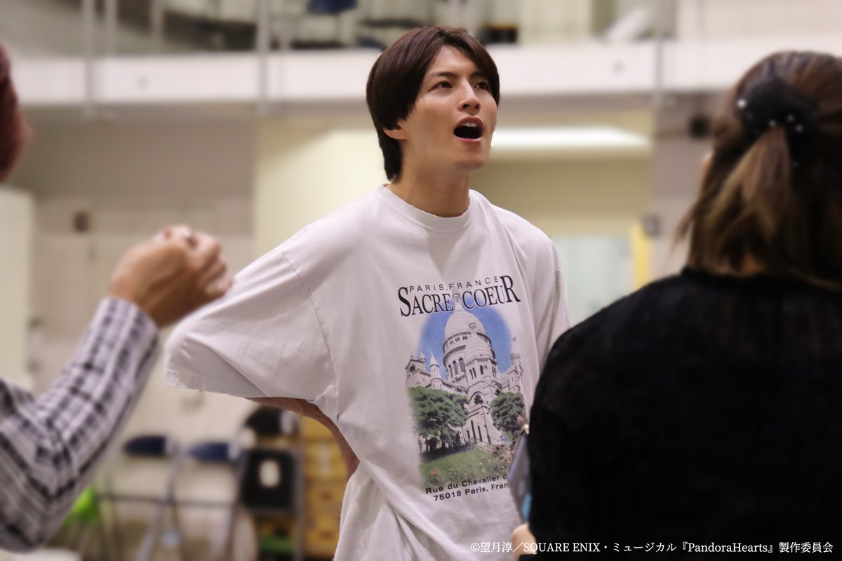 mpandorahearts's tweet photo. ♰───────────────♰
　　 #パンミュ 日誌
♰───────────────♰

歌唱稽古を行いました🐦‍⬛♟
交錯する想いを旋律へと乗せて─。
一つひとつ丁寧に言葉を紡いでいきます。

🎟️プレリクエスト先行受付中！
申込期間：8月30日(日)23:59まで
🔗 https://t.co/1vKU6PkUZt https://t.co/58xC4HIdbU