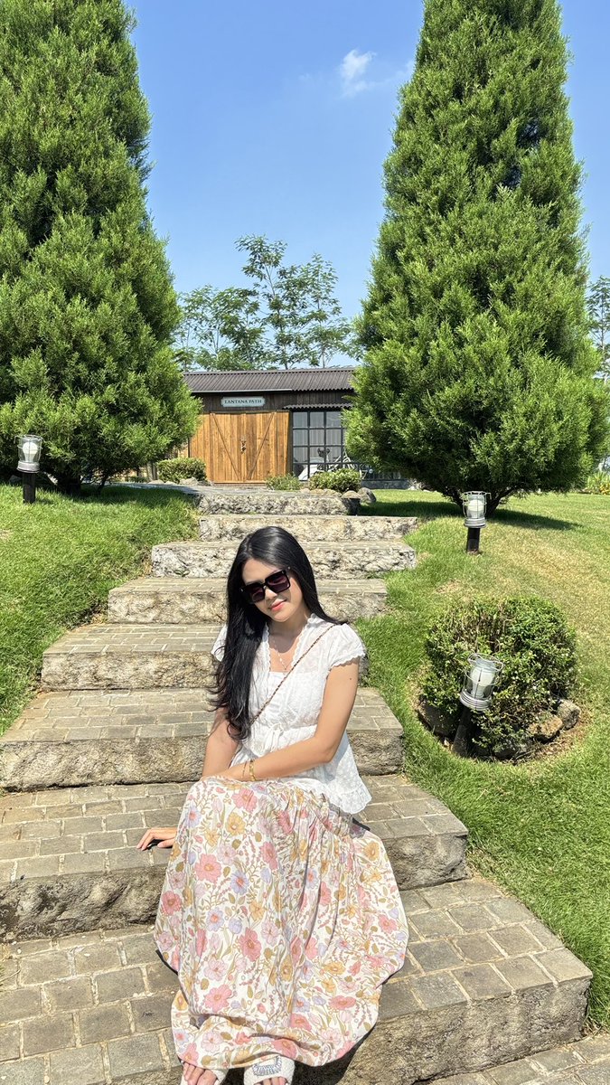 dinziieee's tweet photo. jujurly belum bisa moveon dari look outfit aku yang ini🥹🫶🏻✨ https://t.co/90BmkqsdQJ