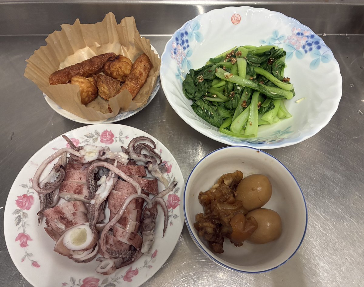 Rachaeldinner's tweet photo. 0828晚餐
燙青江菜
蝦捲花枝丸
滷蛋豬腳
有蛋的小卷

感謝長輩的愛加菜❤️ https://t.co/VmCxwItFWx