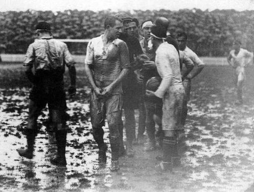 ExtremeFootbal4's tweet photo. The first football match between Real Madrid and Barcelona, Spain, 1929. https://t.co/G26sZhs661