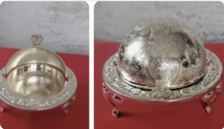 InessaW29's tweet photo. https://t.co/0EaUvO870E      
  Stylish Gift VINTAGE GLOBE DISH Dome shaped Rotating Lid UK     

    #StylePalette #dining #jewellery #English #gifts #vintage #collector #eBay #Presents #Birthday #Oldies #Gorgojeros #necklace #oldcouple #curiosidades #BoxOfficeSultan https://t.co/e7mCNh9KrQ