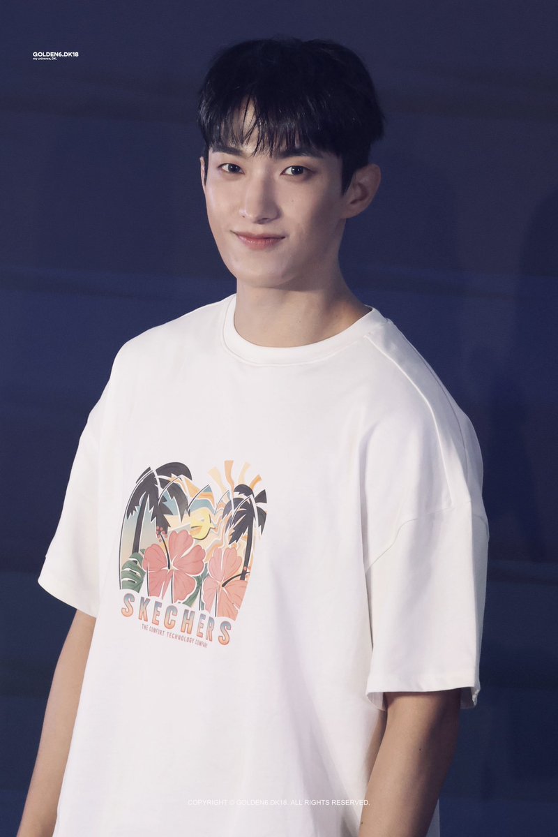golden6_dk18's tweet photo. 20260827 Skechers🇲🇾

선배님🧢⚾️

#SEVENTEEN #DK #도겸 #DOKYEOM #석민 
#세븐틴 #ソクミン #ドギョム #李碩珉 #승관 #디노 @pledis_17 (preview.) https://t.co/wOdlxsuyZi