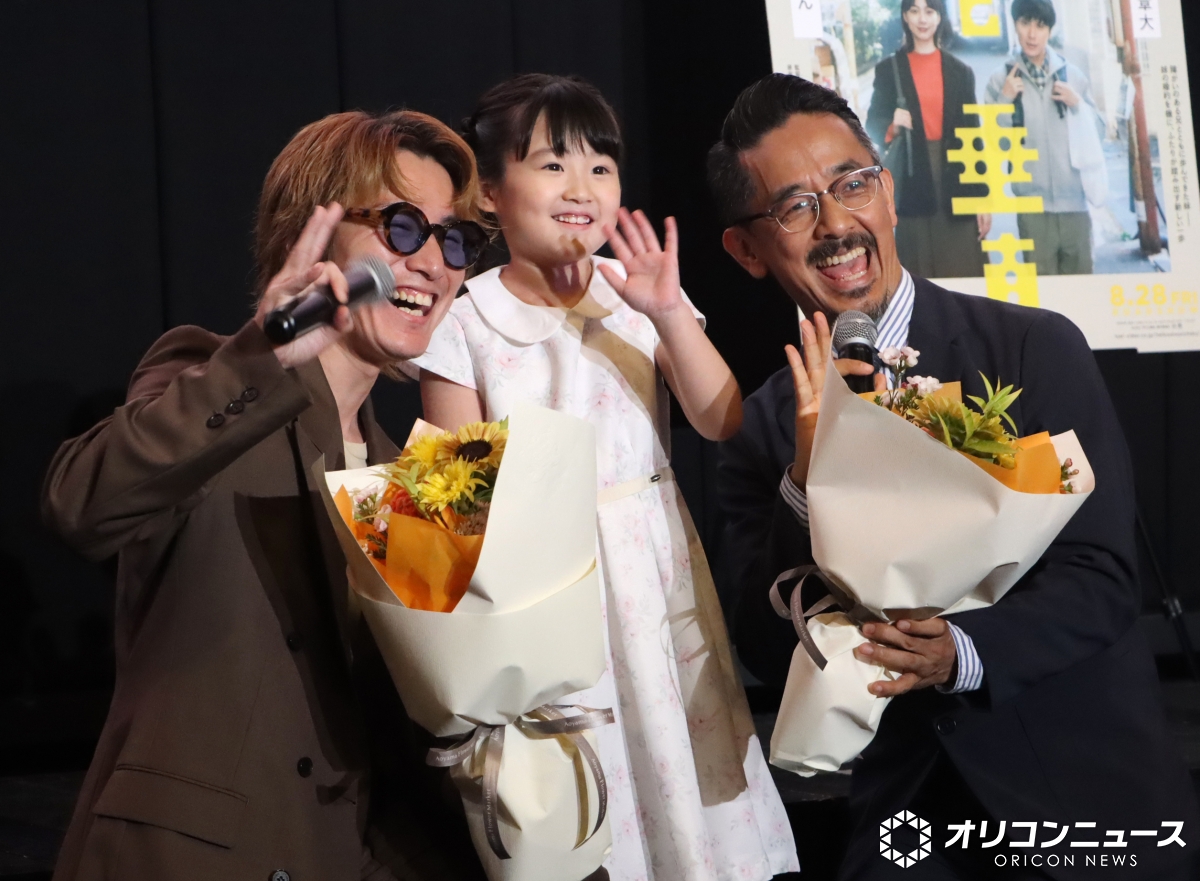 oricon's tweet photo. SUPER EIGHT 安田章大
企画から参加した主演映画の公開初日を迎えた思い💭
⠀
「僕たちの手を離れて育ててもらえる時間に」
⠀
#平行と垂直
 @heikou_suichoku 

https://t.co/S0QiBwoYQv https://t.co/ipxuPPJOuk