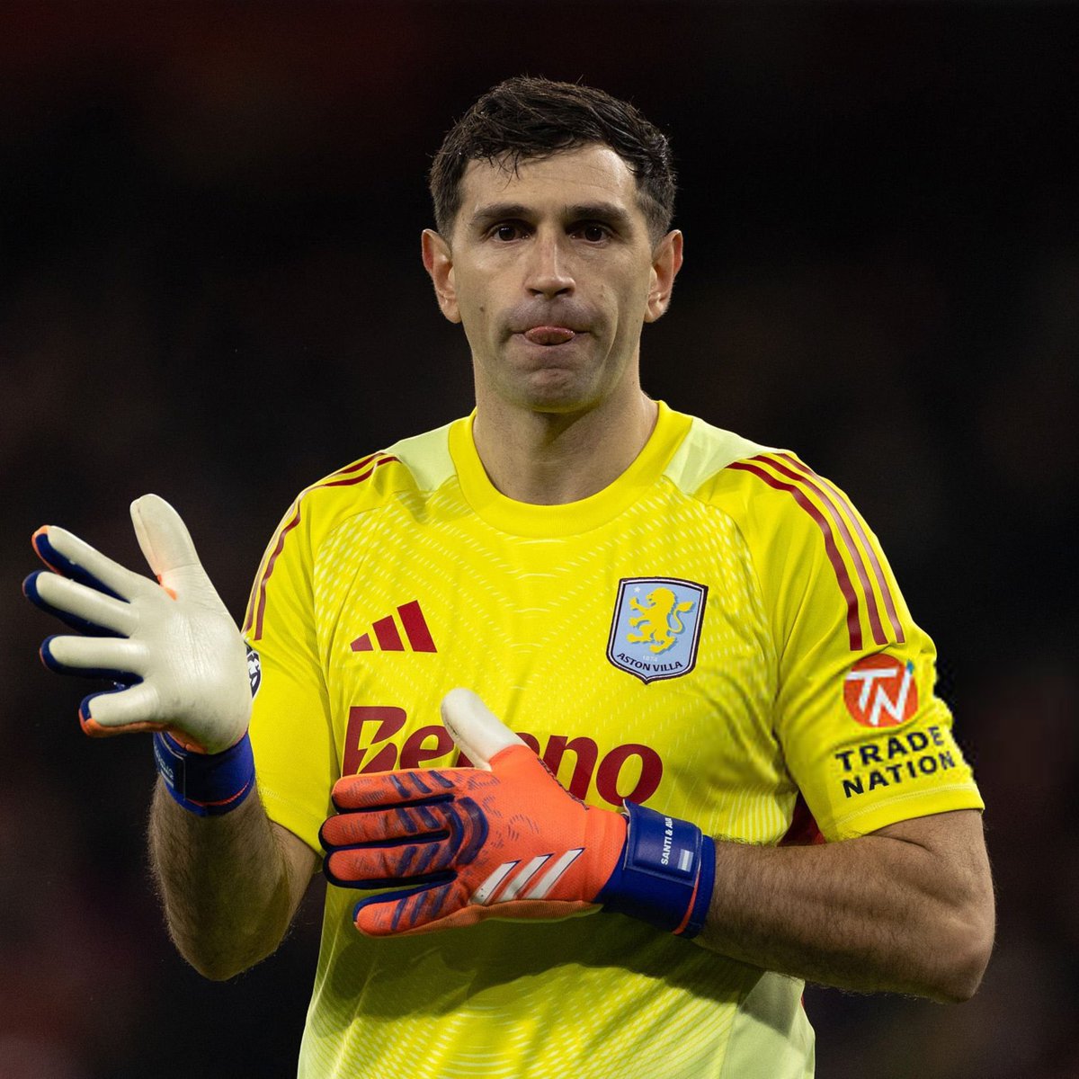 Bluecoxtra's tweet photo. #UPDATE: Now Mike Penders is going to have Dibu Martinez act as his mentor, someone who was named Best FIFA Men’s Goalkeeper Award in 2022 and 2024.
(@SJohnsonSport | @TheAthleticFC) #BlueCo #CFC https://t.co/OxWwk48h1z