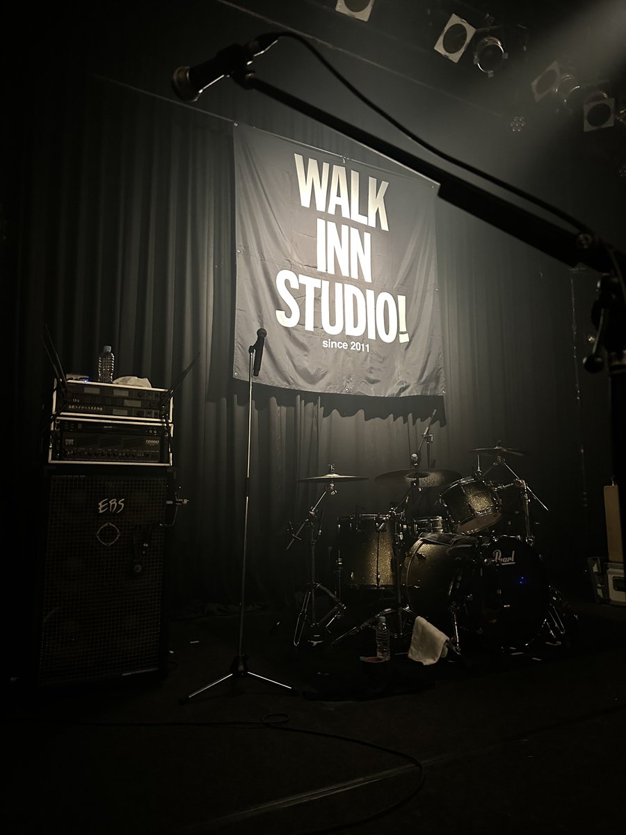 reipyonta's tweet photo. 昨日は最前！
柵なし！
セキュリティなし！(BRAHMAN）
コラボあり！
めっちゃはっちゃけられた！
ウォークインありがとう&amp;おめでとうございます！

#WALKINNSTUDIO 
#BRAHMAN 
#LOWIQ01 https://t.co/9LSVlVBKjl